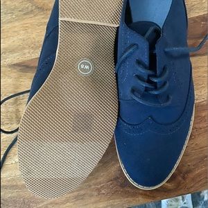 Gap wingtip women’s shoe. Never worn. New without box. Blue faux suede upper.